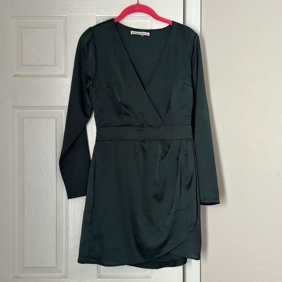 Abercrombie & Fitch Dresses & Skirts - Women's Abercrombie and Fitch Satin Green Dress Long Sleeves Holiday Size Small